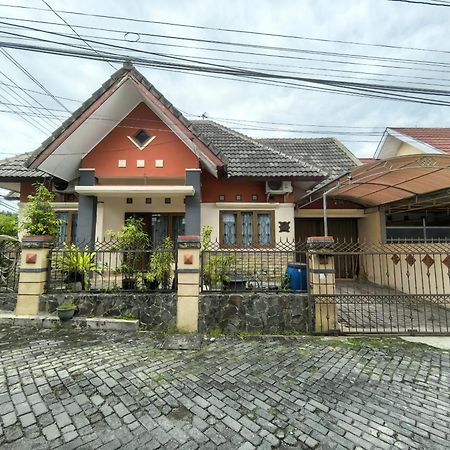 Mutiara Babarsari Homestay Jogja Yogyakarta Exterior photo