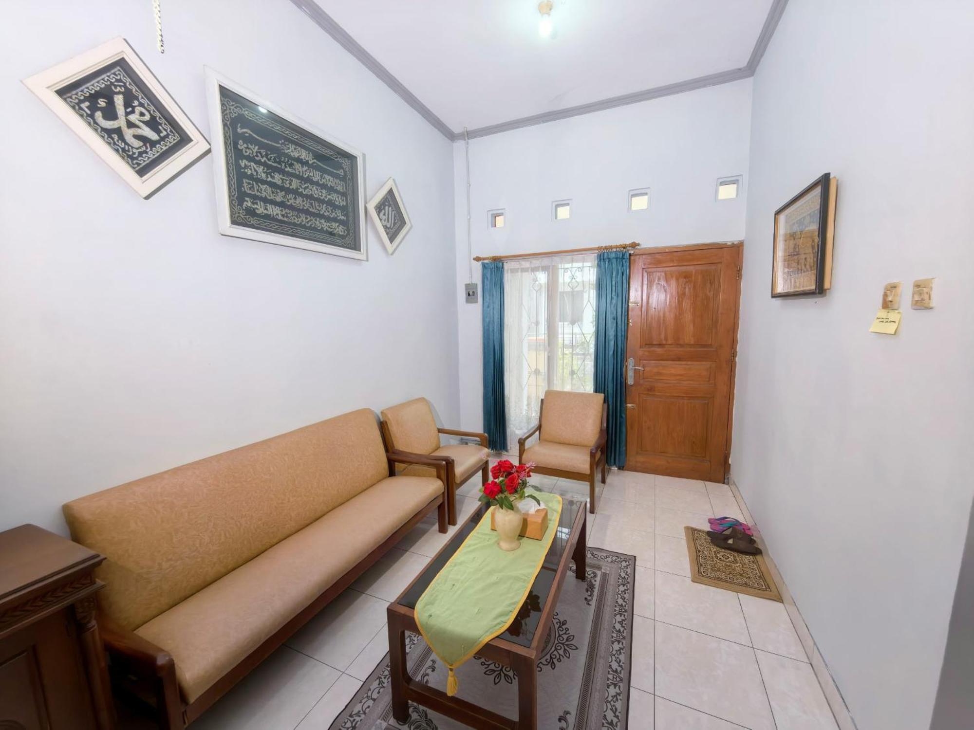 Mutiara Babarsari Homestay Jogja Yogyakarta Exterior photo