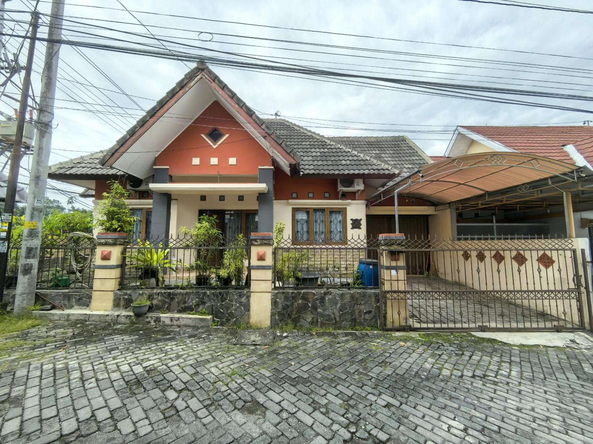 Mutiara Babarsari Homestay Jogja Yogyakarta Exterior photo